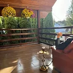 Holiday home Florilor