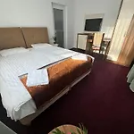 Holiday home Florilor *